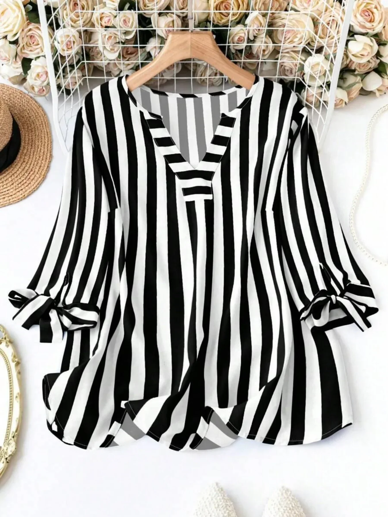 Plus Size Woman Fashion Spring Plaid T-shirt V-neck Jumper Light Breathable Tops European and American Style Beach Travel Clothe